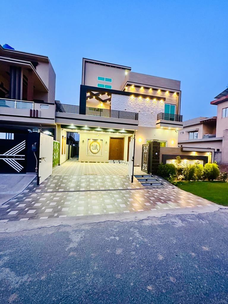 10 Marla Brand New House For Sale in Central Park Lahore G Block (8) 10 Marla Brand New House For Sale in Central Park Lahore G Block (8)