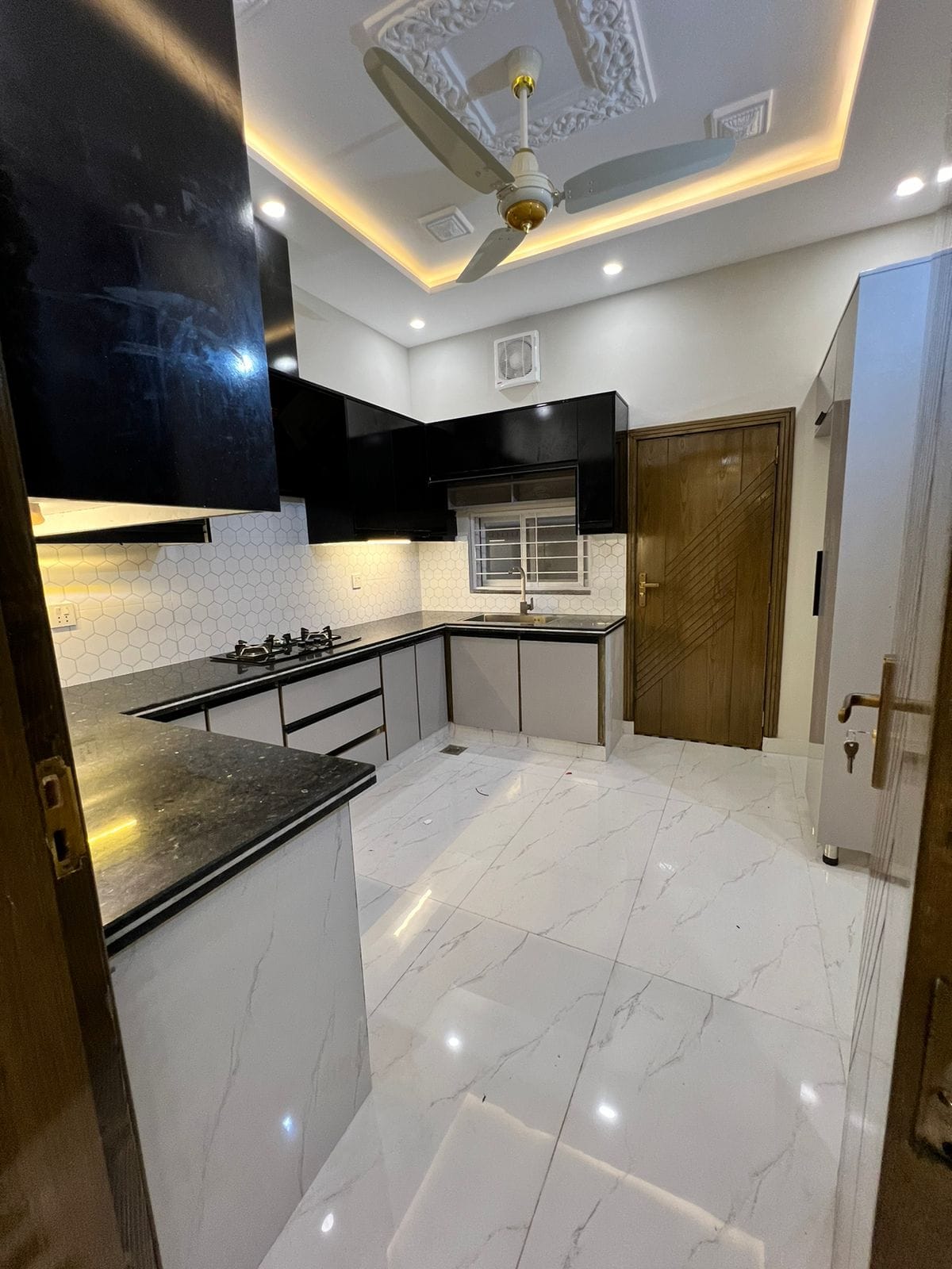 10 Marla Spanish House For Sale (19) 10 Marla Spanish House For Sale (19)