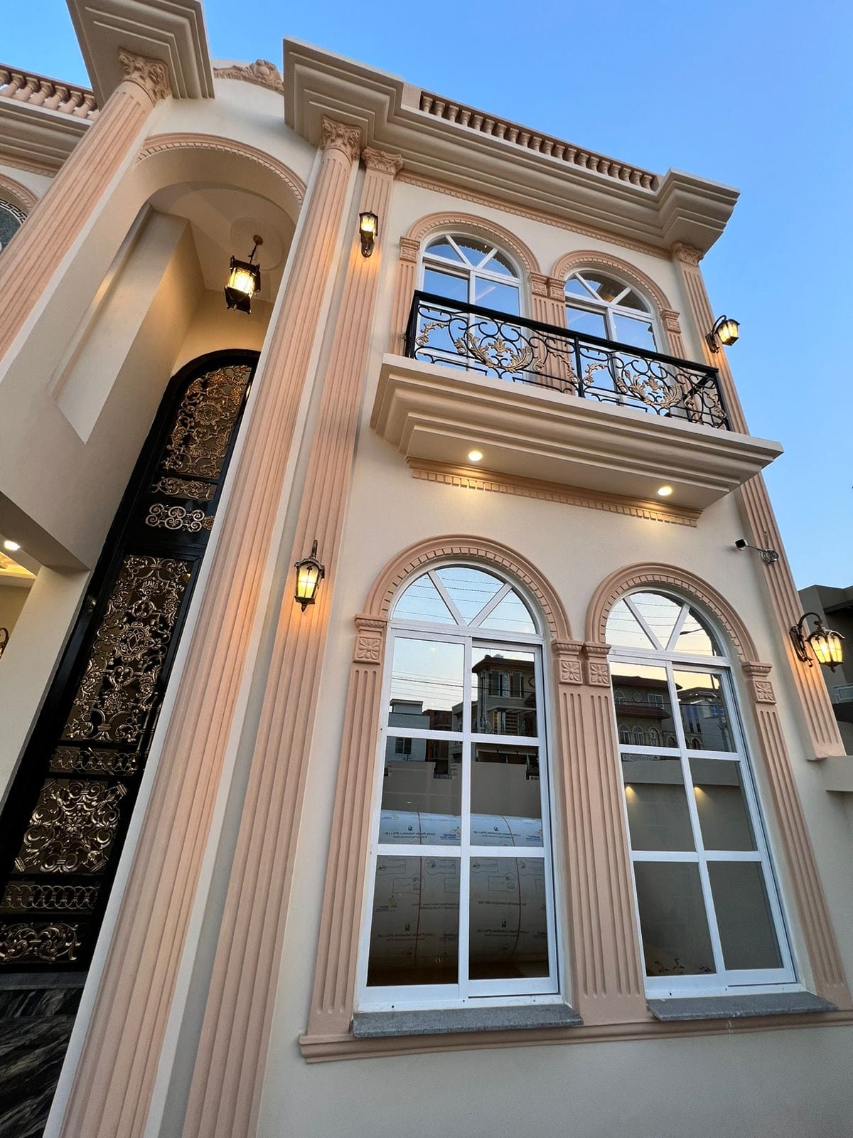 10 Marla Spanish House For Sale (4) 10 Marla Spanish House For Sale (4)