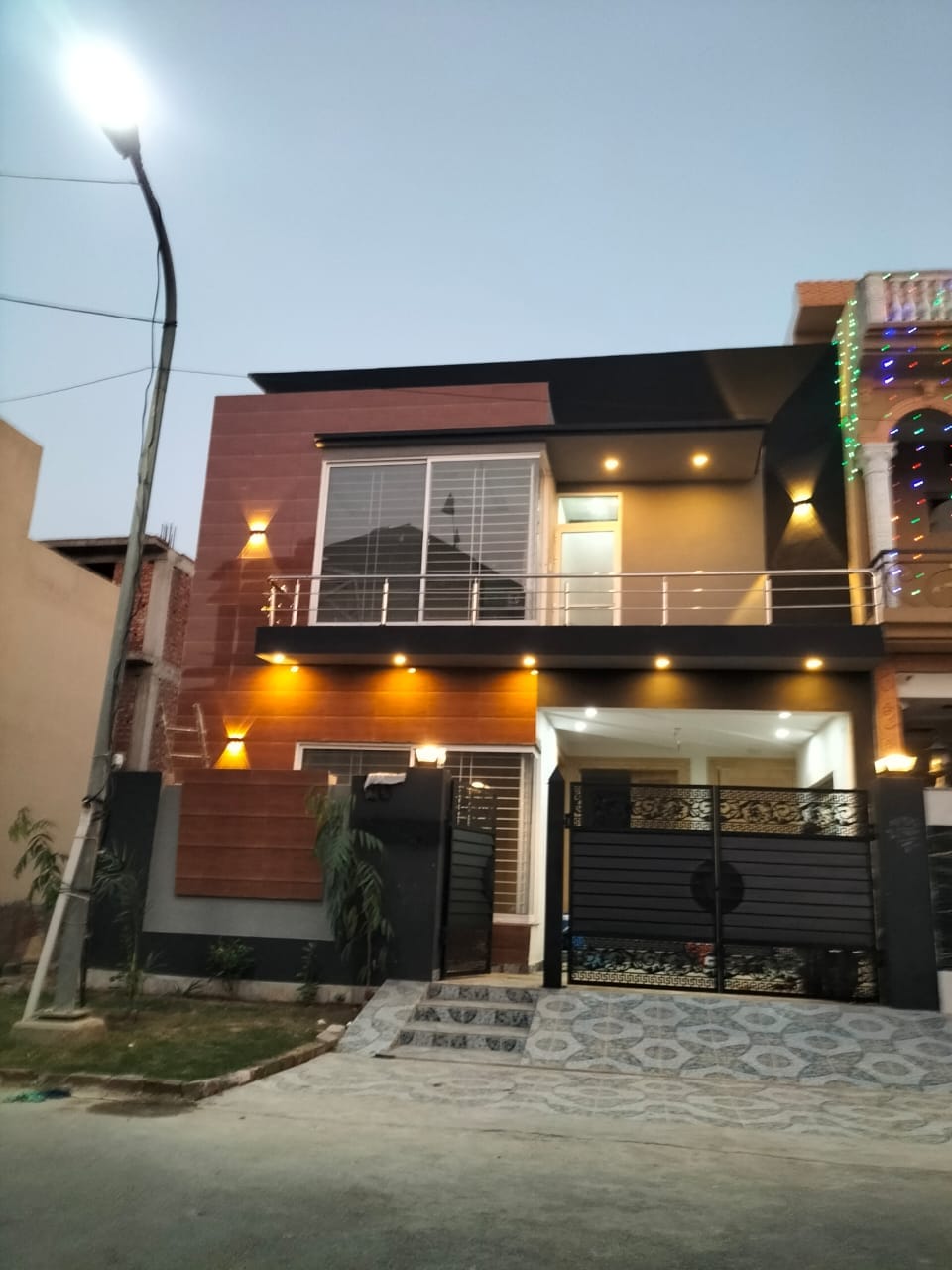 5 Marla Modern Design House in Central Park Lahore (1) 5 Marla Modern Design House in Central Park Lahore (1)